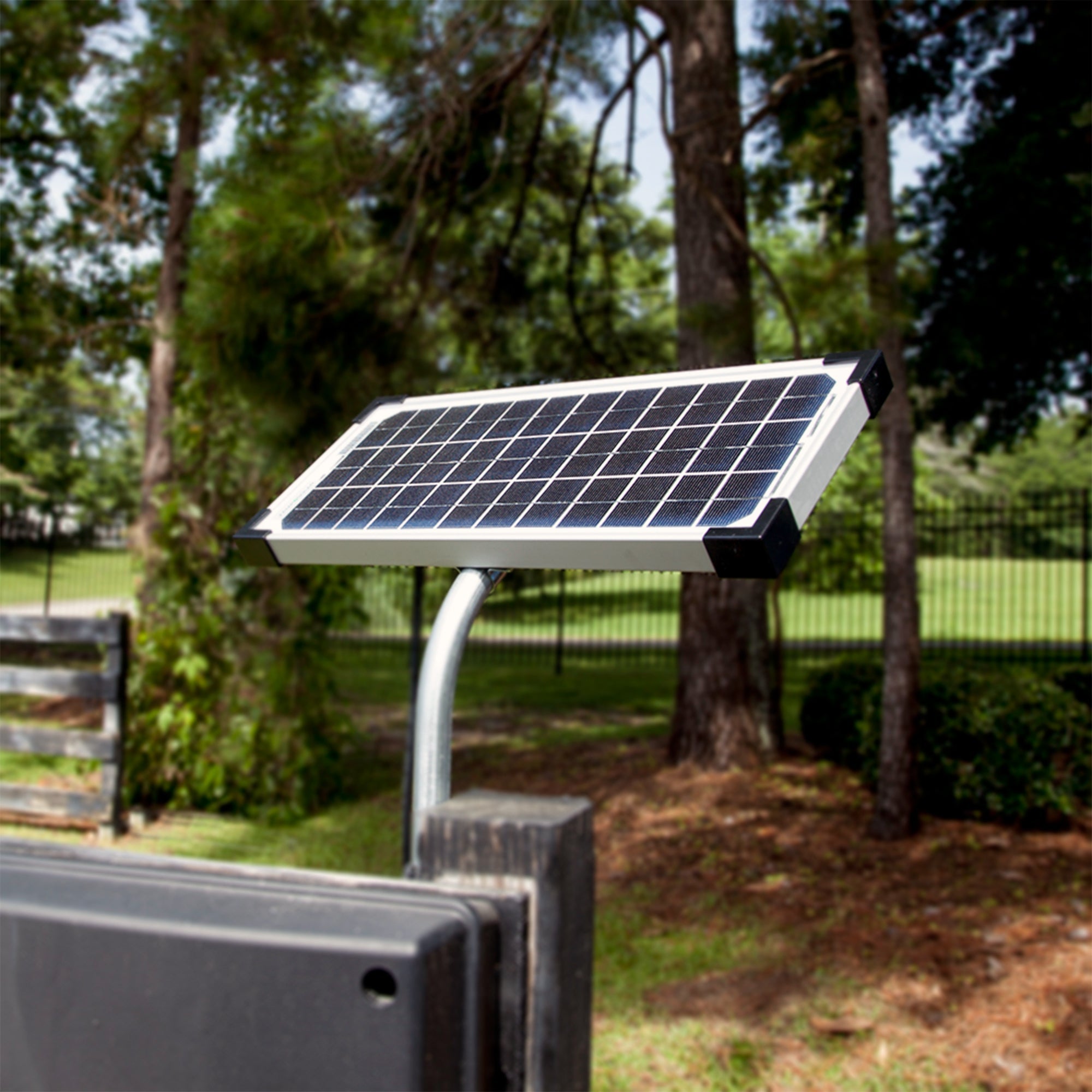 Mighty Mule FM125 30W Solar Gate Opener Kit – Eco-Friendly Power